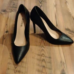 NWOT Black Pump Heels